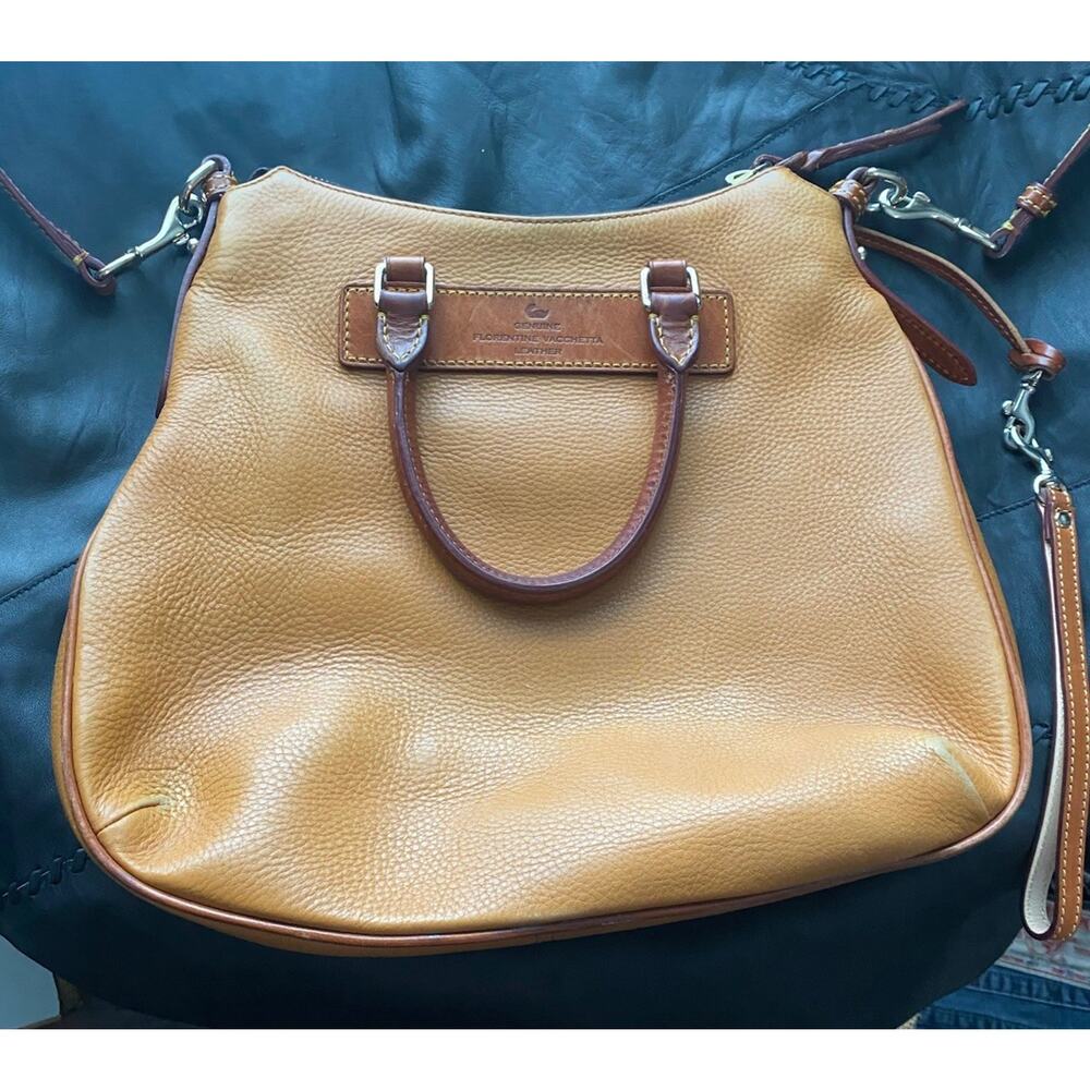 Dooney & Bourke Florentine VTG Satchel Med Camel Tear Drop Crossbody Rare Classy - Picture 2 of 9